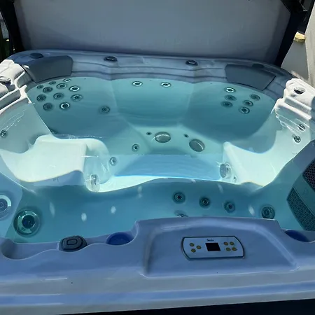 Maison Avec Jacuzzi Et Sauna *