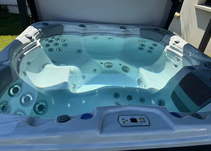 Maison Avec Jacuzzi Et Sauna *